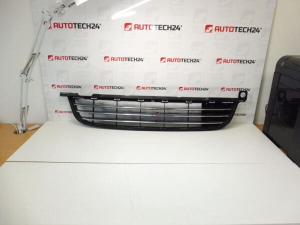 Peugeot 5008 maska prednjeg branika 9687437577 9686182677 7422E2